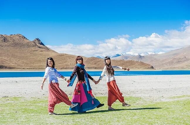 西藏导游坚增欧珠获“全国旅游系统劳动模范”称号