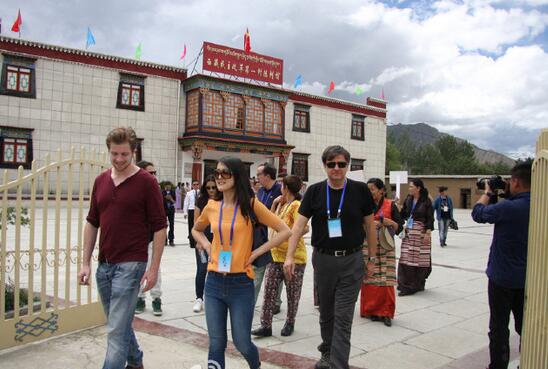 2016·中国西藏发展论坛开幕在即 外宾：西藏百闻不如一见