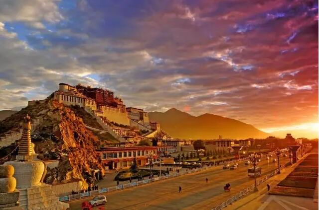 西藏旅游业“蝶变”为支柱产业