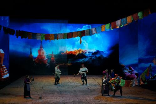 西藏话剧《共同家园》首登国家大剧院感动北京观众