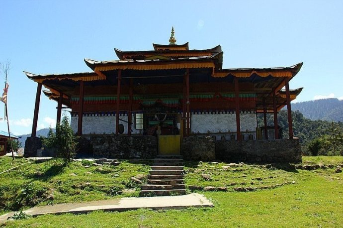 仁钦崩寺-墨脱大最大的寺庙