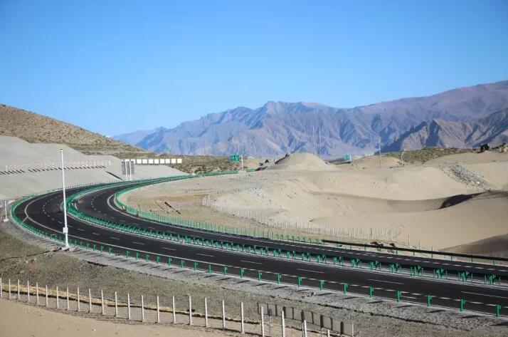 川藏铁路拉林段路基主体工程完工  “泽贡高等级公路”试通行